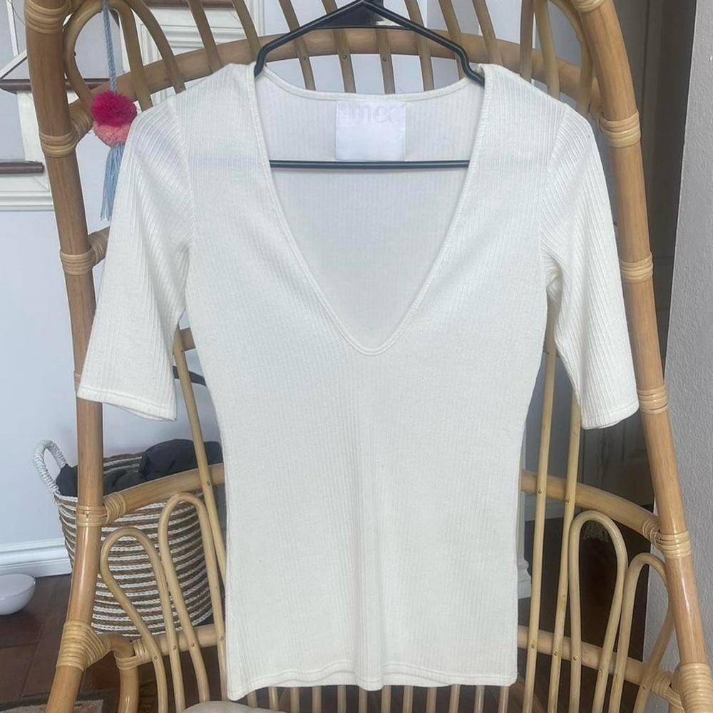 Classy white v neck tee